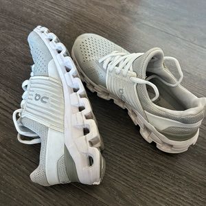 Women’s ON tennis shoes size 6.5